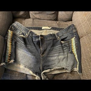 Torrid shorts size 28